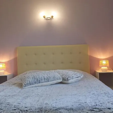 Holiday home Grand La Salamandre Proche Sarlat De 1 A 10 Personnes *